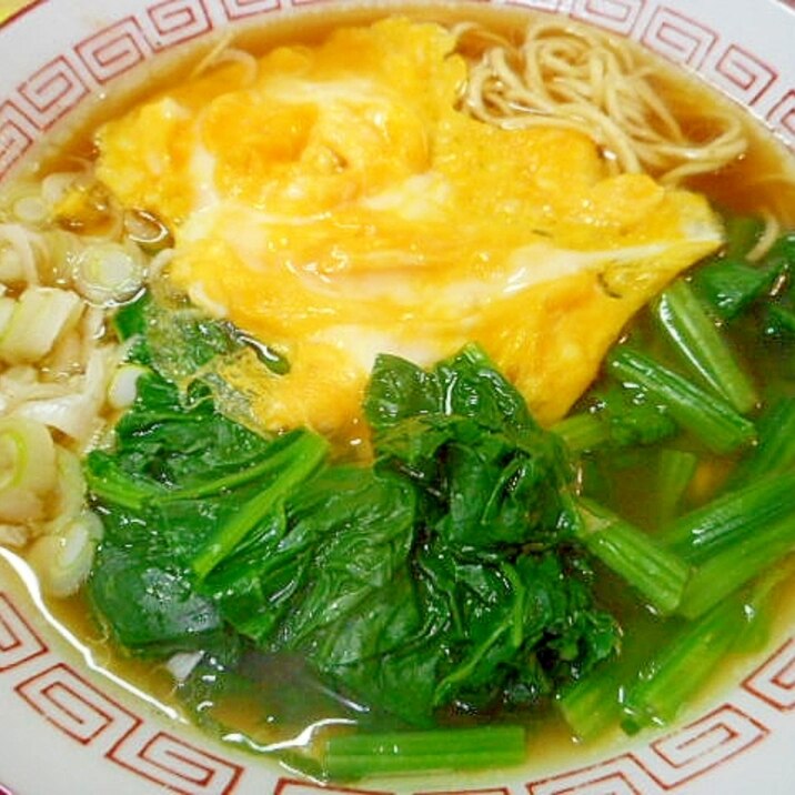 炒り卵とほうれん草の醤油ラーメン